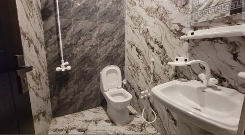 Gulshan-e-Iqbal Maison | Karachi Family Guest House