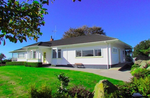 Maungatautari Cottage | Karapiro Family Cottage, 1 sur 3 dans un jardin champêtre en bordure d'une réserve indigène