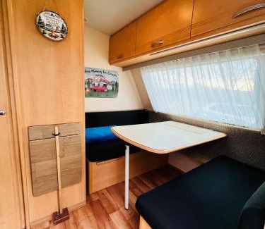 Pacejov Cabine | Karavan v březovém háječku