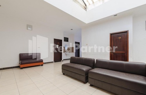 Binong Hôtel | Karawaci Taman Permata Tiga Mitra RedDoorz