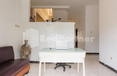 Binong Hôtel | Karawaci Taman Permata Tiga Mitra RedDoorz
