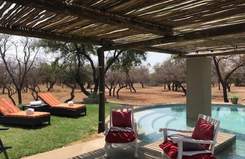 Leeupoort Maison | Kareefontein 8 Bedroom Lodge IKH1