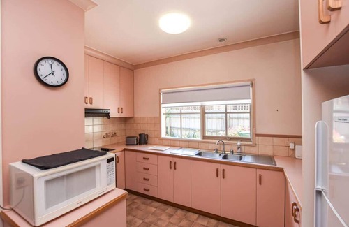Myrtleford Maison | Karinya Cottage - Keep it simple, peaceful and centrally located.