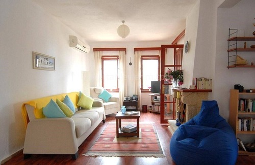 Gumusluk Appartement | Appartement Karya Gumusluk Bodrum avec vue sur la mer et piscine communautaire.