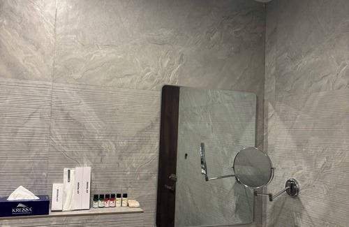 Varanasi Station Balnéaire | Kashi Anandam Signature Collection by Eight Continents