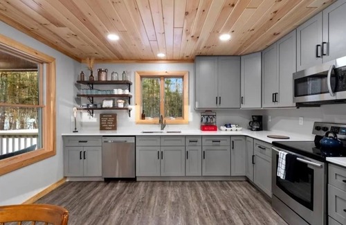 Altmar Cabine | Kasoag Lake lodge-ATV + snowmobile right from your door.Great fishing close by!