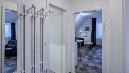 Fuldatal Appartement | Kassel - Gemütliches DG Apartment in Fuldatal mit Parkplatz & Wlan - OneN8