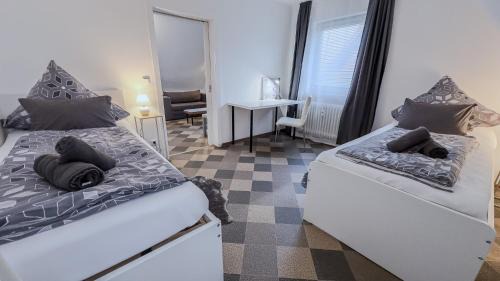 Fuldatal Appartement | Kassel - Gemütliches DG Apartment in Fuldatal mit Parkplatz & Wlan - OneN8
