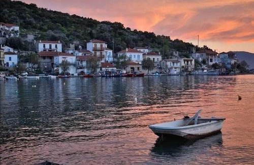 Trikeri Maison | Kassi's seaside escape