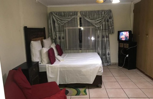 Secunda Maison | Kaste Guesthouse Secunda