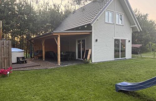 Sulecki Borek Maison | KASZUBY Oliwkowy domek Niesiołowice na Kaszubach Balia z Jacuzzi Jeziora lasy