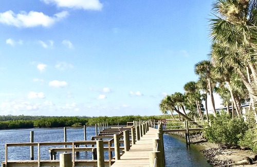New Smyrna Beach Villa | HIVER 2020 DISPONIBLE! Kate's Places-2B / 2B Villas w / dock près de la plage et du centre-ville!