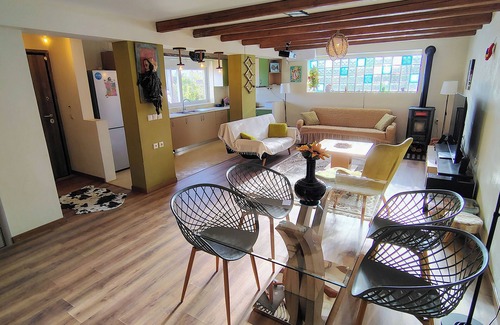 Velon Maison | Katia's Country House is located 3 km from Kiato beach.