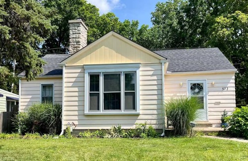 Clintonville Maison | Katie's House- A Columbus Clintonville VRBO House