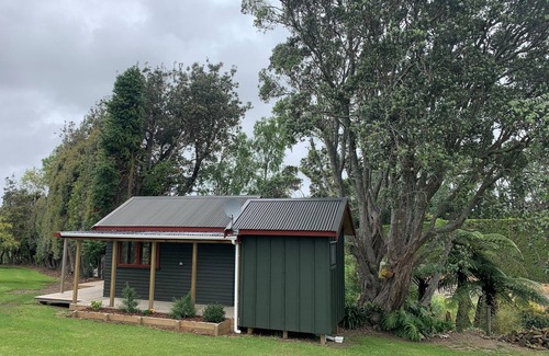 Aongatete Cabine | Katikati Fully Self-Contained cabin on an avocado orchard