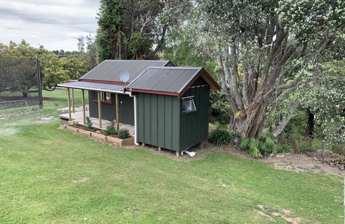 Aongatete Cabine | Katikati Fully Self-Contained cabin on an avocado orchard