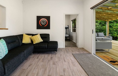 Rotoma Maison | Kauri Cottage - Lake Rotoehu Holiday Home