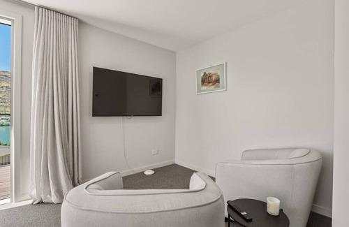 Frankton Maison | Kawarau Room With Lake Views