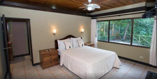 Damas Hôtel | Kayak Lodge