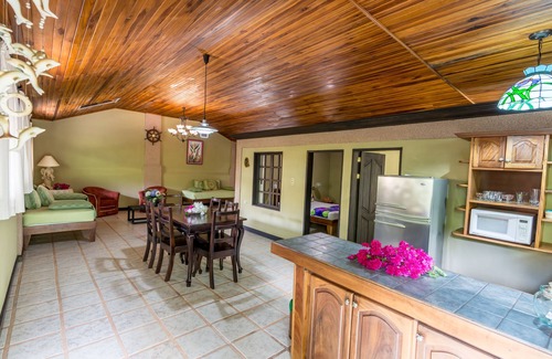 Damas Cabine | Kayak Lodge