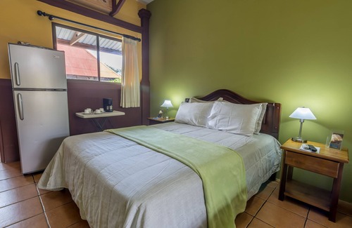 Damas Cabine | Kayak Lodge