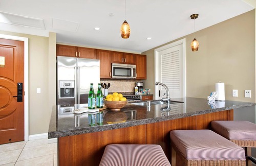 Kaanapali Copropriété | KBM Resorts | Spacious 3-Bedroom Honua Kai Collection | Multi Unit Listing | Same Floor | Ocean Views + 2 Free Rental Cars! HKH-516/45