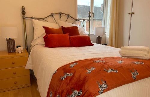 Stoke-on-Trent Maison | Keary Entire House. 3 beds. Bright and Cheerful.
