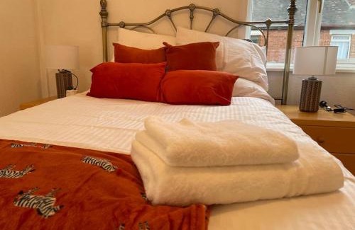 Stoke-on-Trent Maison | Keary Entire House. 3 beds. Bright and Cheerful.