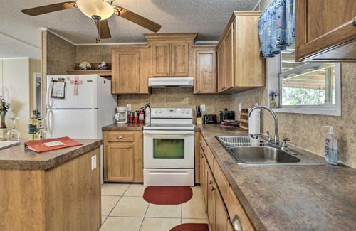 Salem Maison | Keaton Beach Escape with Hot Tub Less Than 2 Mi to Shore