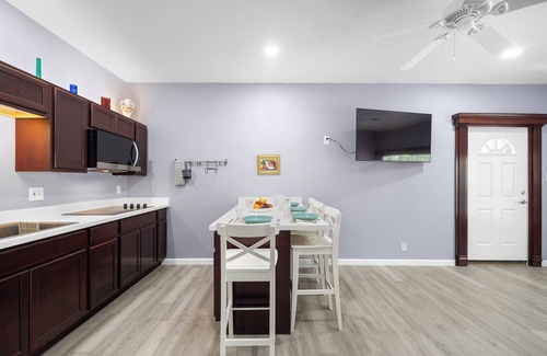 Memorial Appartement | Keep it simple at this peaceful and centrally-located place