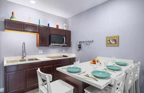 Memorial Appartement | Keep it simple at this peaceful and centrally-located place