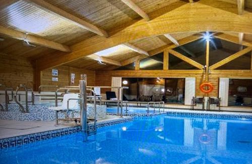 Warton Cabine | Keer Side Lodge, Luxury lodge with private hot tub at Pine Lake Resort