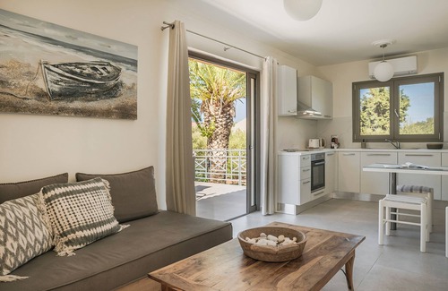 Lassi Appartement | Kefalonia Lassi apartments: stylish 2 bedroom villa by Makris Gyalos beach