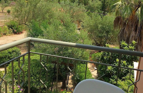 Leivathos Appartement | Studios dans un beau jardin de fruits, au dernier étage: sentir le goût frais de Céphalonie!