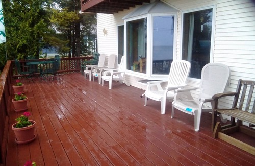 St Ignace Maison | Kelly Cottage - Lake Michigan - Enough Room for the Entire Family. Pet Friendly