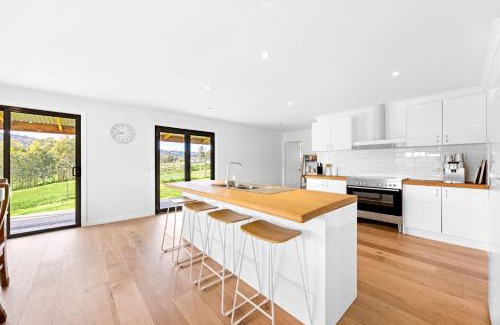 Tolmie Maison | Kelly Creek Farm - Tolmie - Sleeps 10