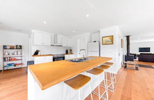 Tolmie Maison | Kelly Creek Farm - Tolmie - Sleeps 10