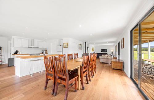 Tolmie Maison | Kelly Creek Farm - Tolmie - Sleeps 10