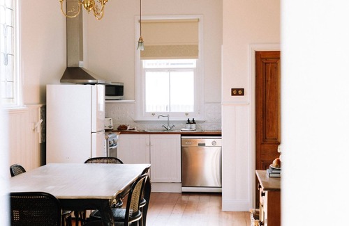 Beechworth Cottage | Kelly House - right in town yet peaceful