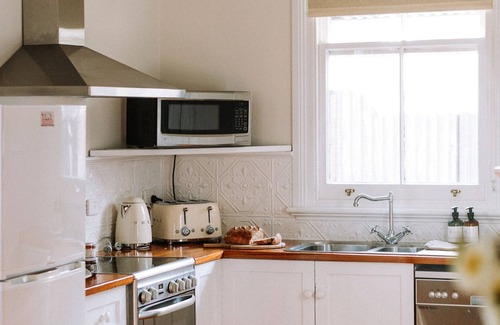 Beechworth Cottage | Kelly House - right in town yet peaceful