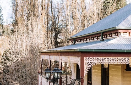 Beechworth Cottage | Kelly House - right in town yet peaceful