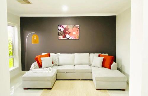 Kellyville Maison | Kellyville 5Br Near park and shopping mall