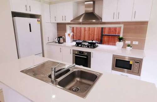 Kellyville Maison | Kellyville Adorable 5Br - Closed to Shops & Parks