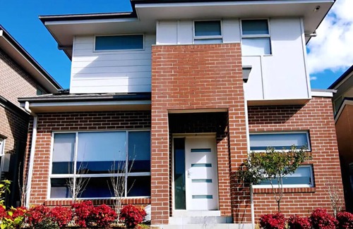 Kellyville Maison | Kellyville Adorable 5Br - Closed to Shops & Parks