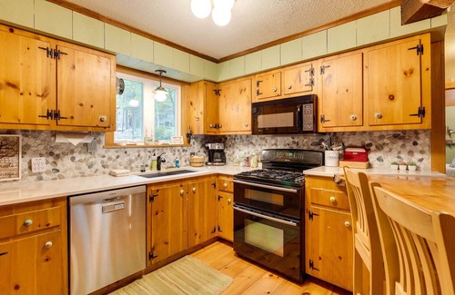 Lyman Maison | Kennebunk Pond Waterfront Lyman Home w/ Deck, Dock
