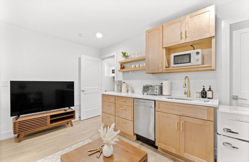 Town Center Appartement | Kennesaw Charm Suite- 3 min from Kennesaw, Private Entry & Pet Friendly!