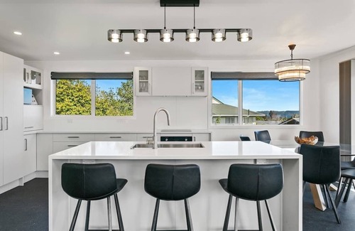 Richmond Heights Maison | Kensington Gem-Family Getaway