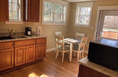 Rock Creek Hills Appartement | Kensington One Bedroom Near Strathmore Music Center and NIH