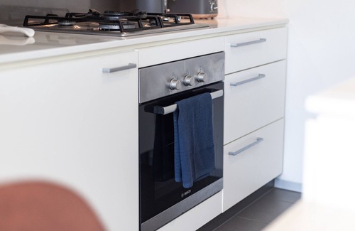 Kensington Appartement | Kensington petite apartment w/direct street access