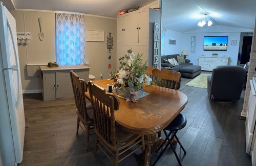 Almo Maison | Kentucky Lake 3-bed Mobile Home Cabins - shared dock access WiFi, & Bald eagles!